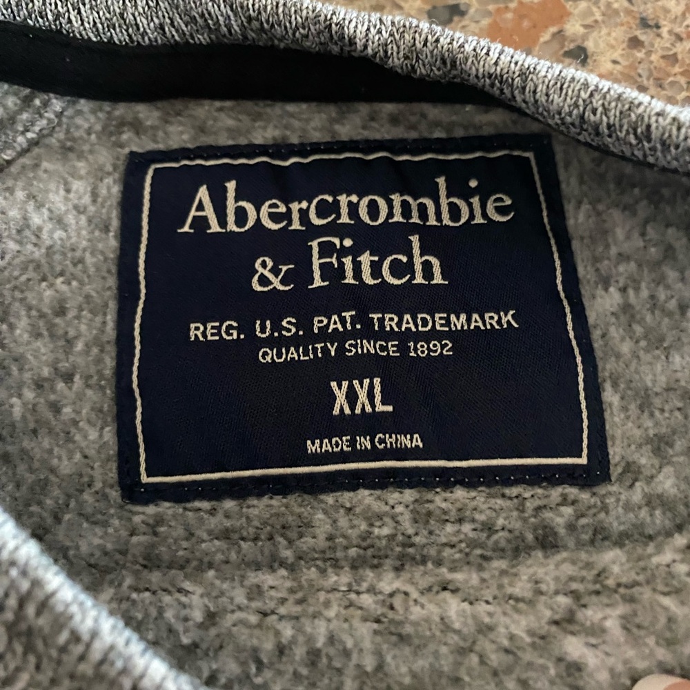 A&F sweater - Picture 2 of 3